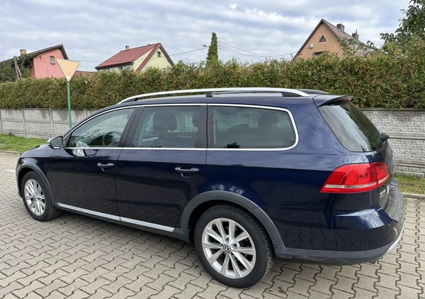 Volkswagen Passat cena 35500 przebieg: 253000, rok produkcji 2012 z Dębno małe 137